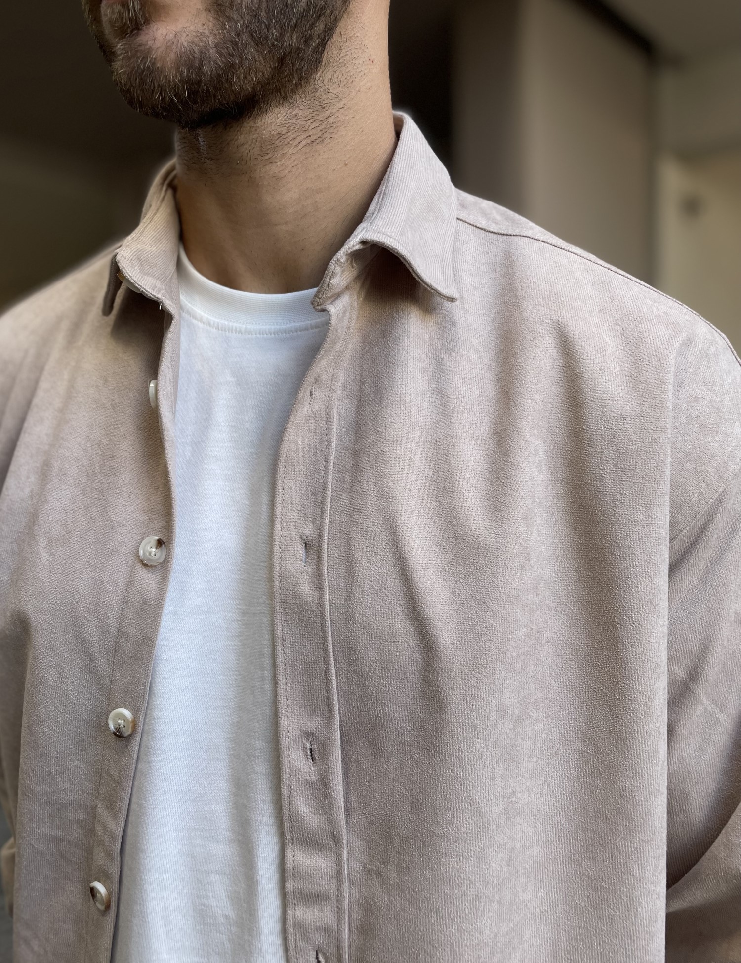 Ανδρικό μπεζ κοτλέ Overshirt με γιακά RMZ470B φωτογραφία